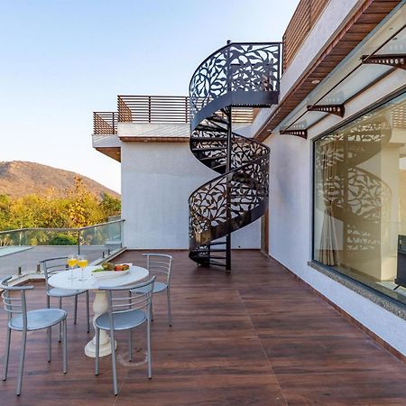 Stayvista'S Bella Dream - Mountain-View With Outdoor Pool, Lawn Featuring A Gazebo & Indoor Games Udaipur Eksteriør billede