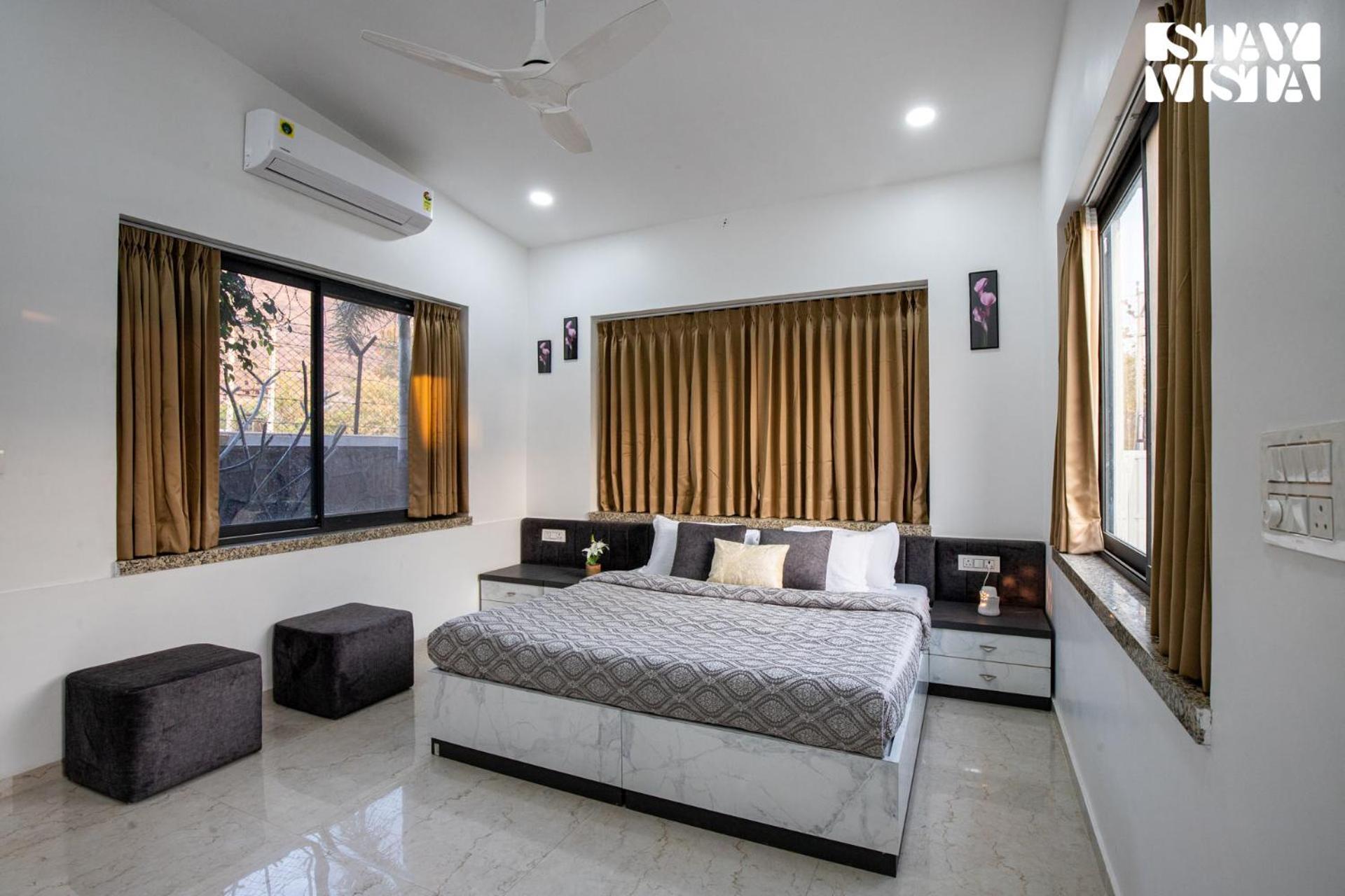 Stayvista'S Bella Dream - Mountain-View With Outdoor Pool, Lawn Featuring A Gazebo & Indoor Games Udaipur Eksteriør billede