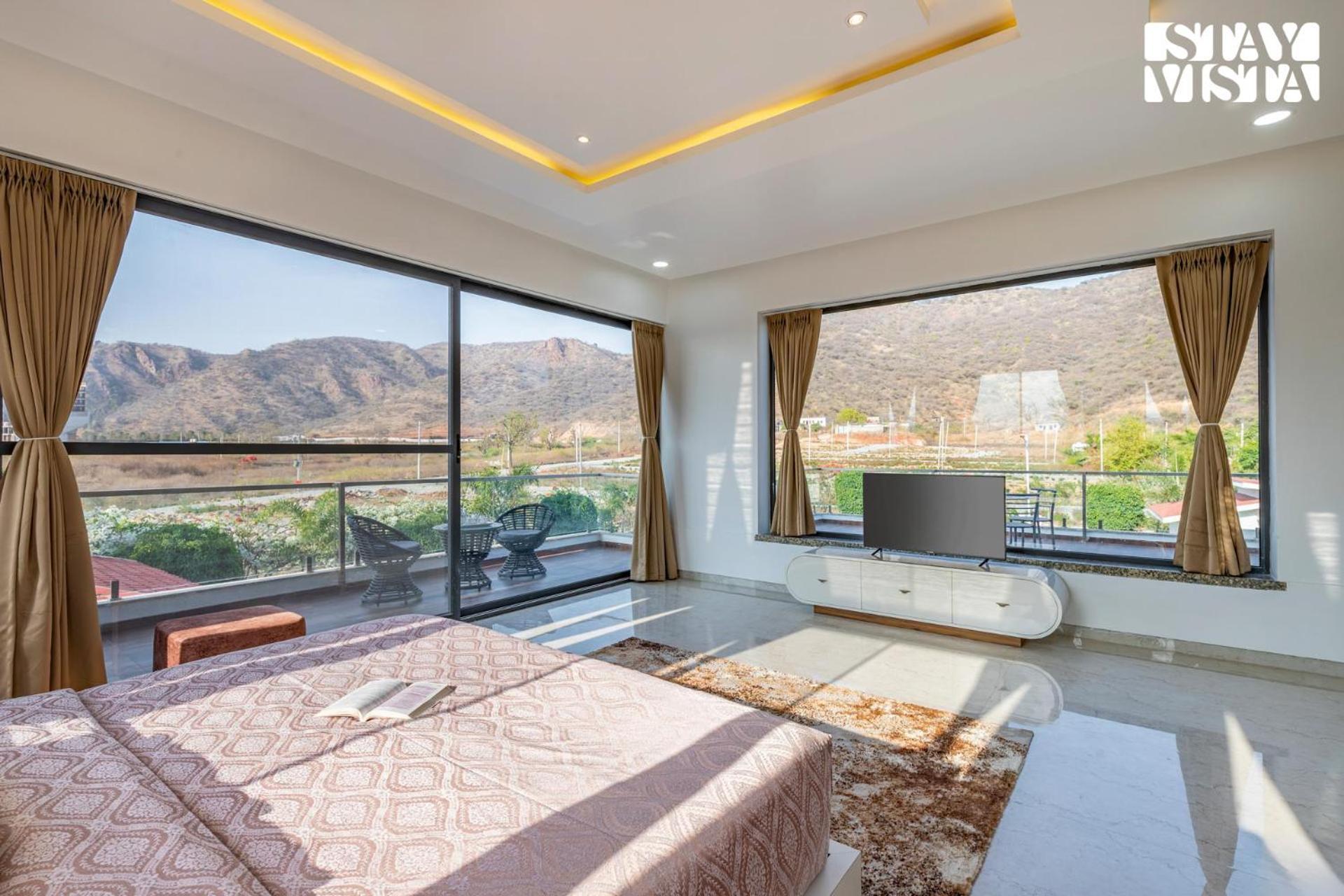 Stayvista'S Bella Dream - Mountain-View With Outdoor Pool, Lawn Featuring A Gazebo & Indoor Games Udaipur Eksteriør billede
