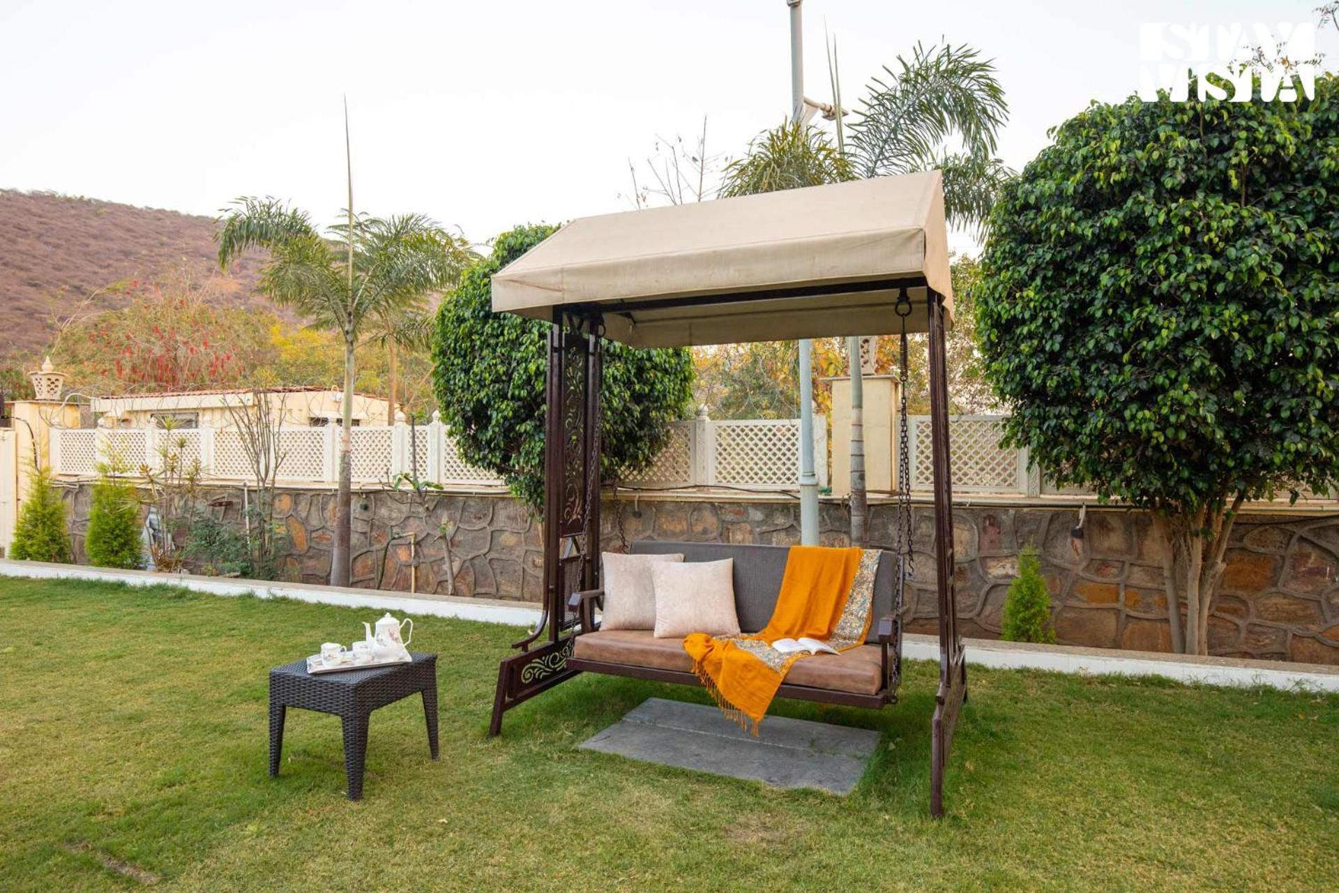 Stayvista'S Bella Dream - Mountain-View With Outdoor Pool, Lawn Featuring A Gazebo & Indoor Games Udaipur Eksteriør billede